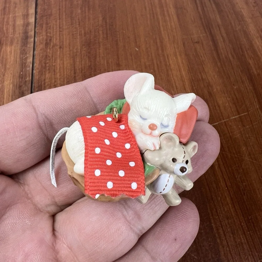 1984 Hallmark Keepsake Napping Mouse Christmas Ornament Vintage